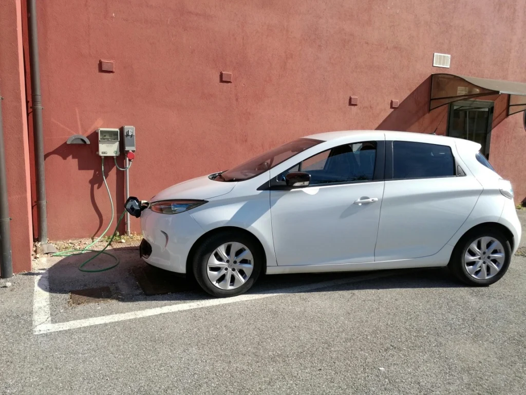 Powering Your Home with an Electric Vehicle during Outages